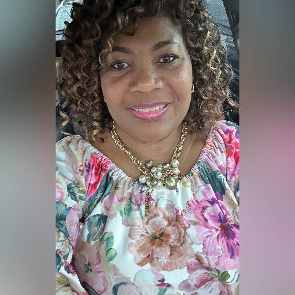 Meet your Posher, Denise!! 💕Fifi_ sunshine!!!!💗